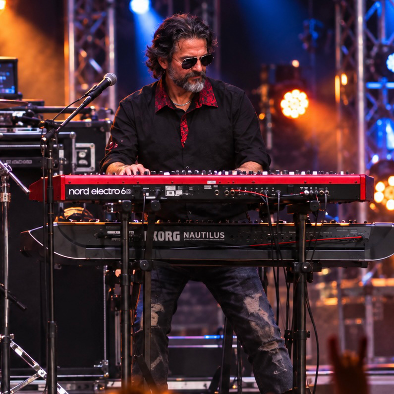 Andrew Doss – Keyboards & Backing Vocals